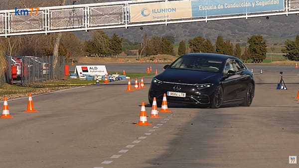 Meglátszott a Mercedes EQS nagy tömege a jávorszarvas-tesztjén – videó