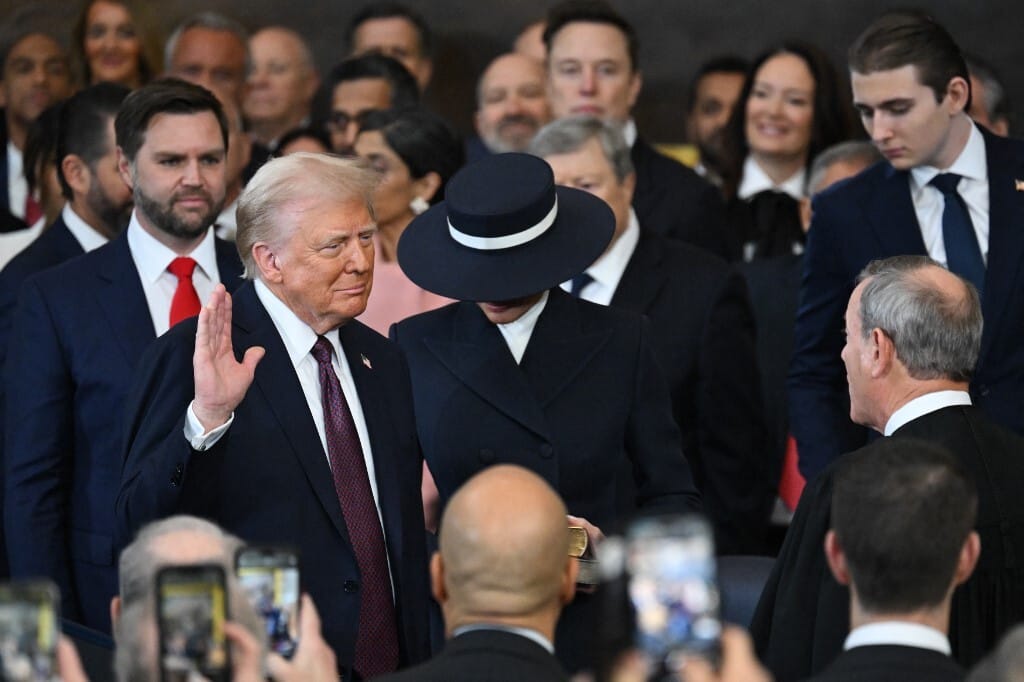 Donald Trump visszatért a Fehér Házba: letette az esküt a 47. amerikai elnök