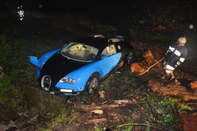 Bugatti Veyron landolt az árokban Ausztriában - fotók