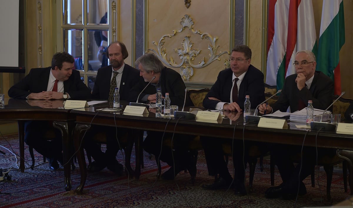 Se tabu, se döntés nincs a Köznevelési Kerekasztalon