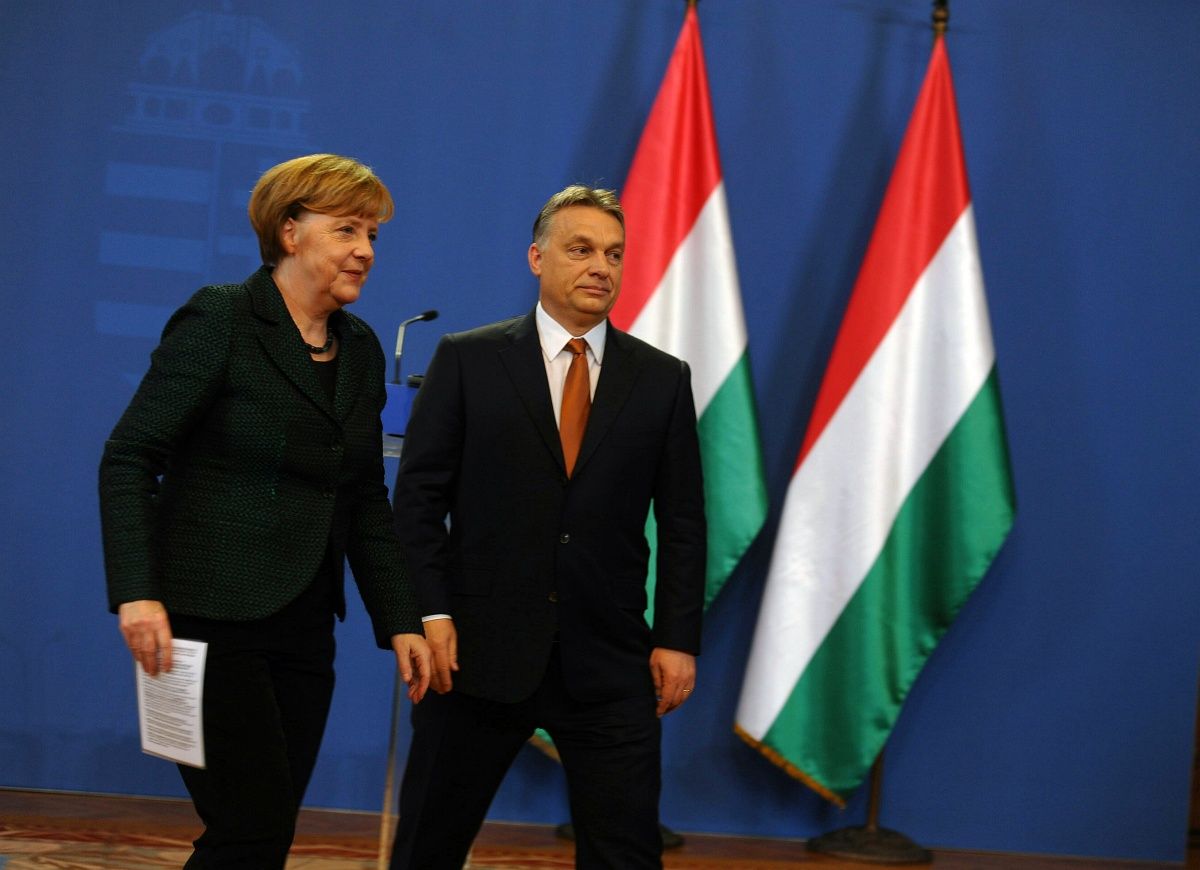 Merkel beszélgetett Orbánnal – és mondott egy ellen-tusványosi beszédet 
