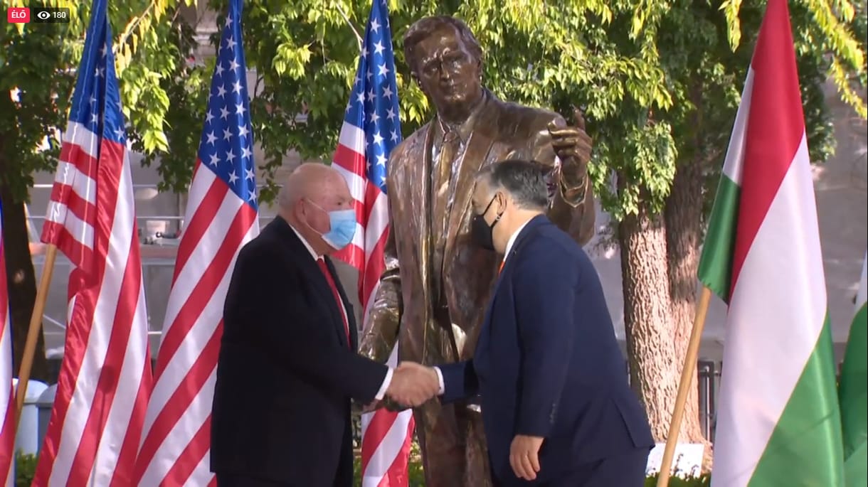 Felavatták George H.W. Bush szobrát a Szabadság téren