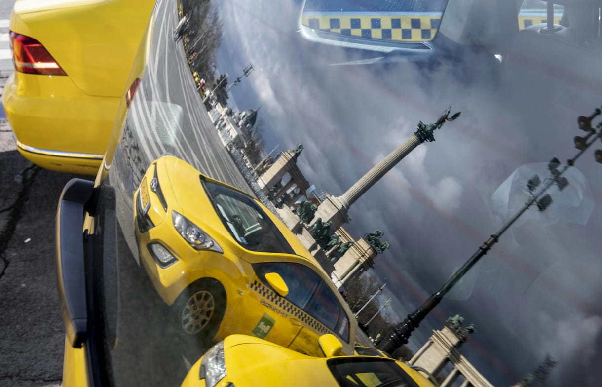 Blikk: Tovább taxizik a férfi, akitől utasa késsel rabolta el az autóját