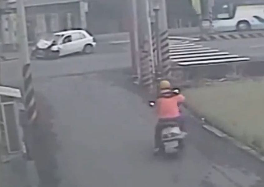 Íme a világ legpofátlanabb robogósa