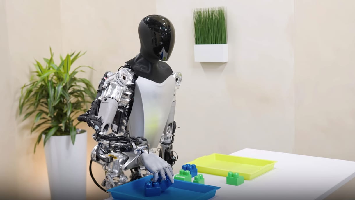 Csúszással, de hamarosan már humanoid robotok is dolgoznak a Tesla gyáraiban