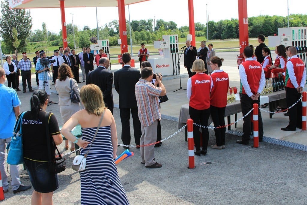 Önti a pénzt a magyar gazdaságba az Auchan