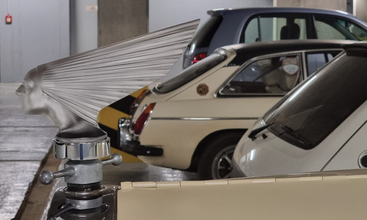 Kíváncsi a balatonfüredi oldtimer-mélygarázs féltett kincseire? Mutatjuk őket