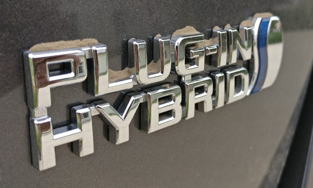 Hibridautókat hív vissza a Toyota