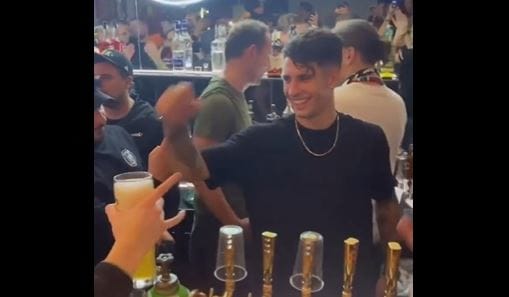 Így buliztak Szalaiék a meccs után a szurkolókkal – videó