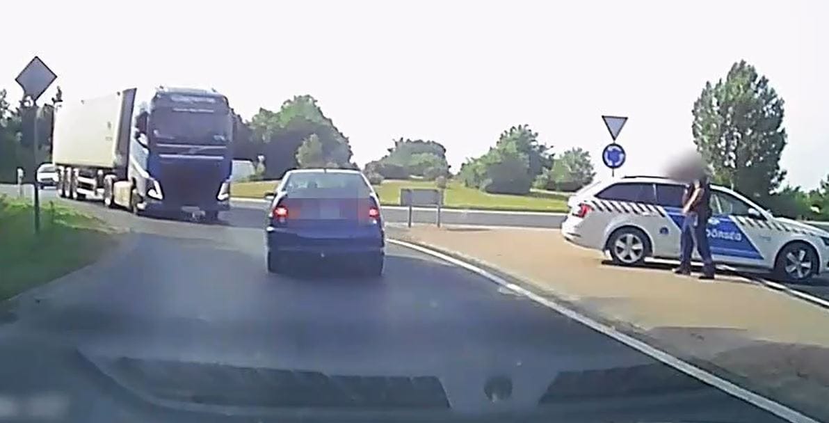 Még a ruháit is kidobta a kocsiablakon egy ámokfutó Dunaújvárosnál – videó