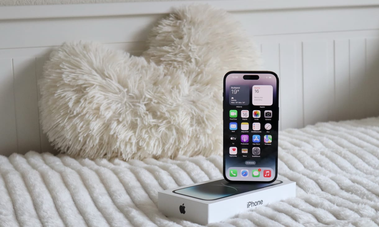 Vakarhatja a fejét az Apple, 15–20 millióval kevesebb iPhone készülhet el a karácsonyi szezonra