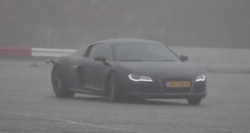 Audi R8-ra váltott a Ferrarit zúzó holland DJ - videó