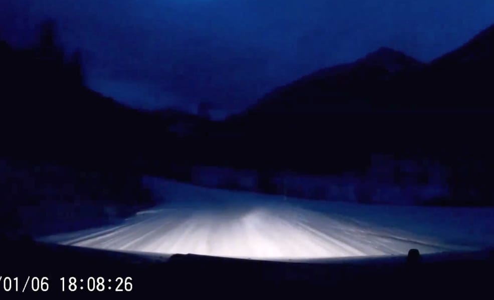 Ezért nem szabad menőzni a havas úton – videó