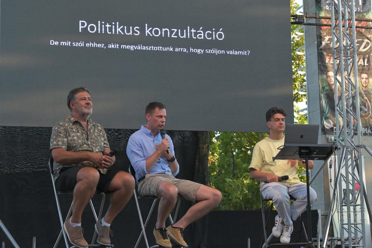 Biztos a jó meleggel foglalkoznak? – itt a Duma Aktuál konzultációja politikusoknak