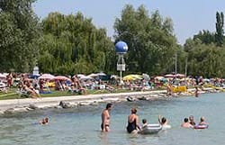 Szépülő strandok, szolid áremelések a Balatonon