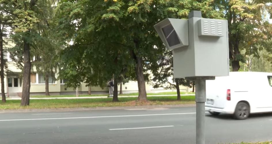 Mi az a Trafibox, ami tucatjával jelenik meg mostanság az utak mentén?
