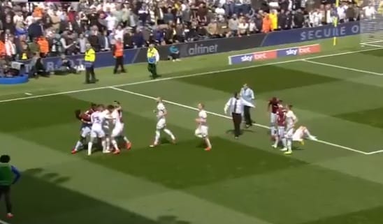 Ámokfutás és bunyó is volt a Leeds-Aston Villa meccsen- videó
