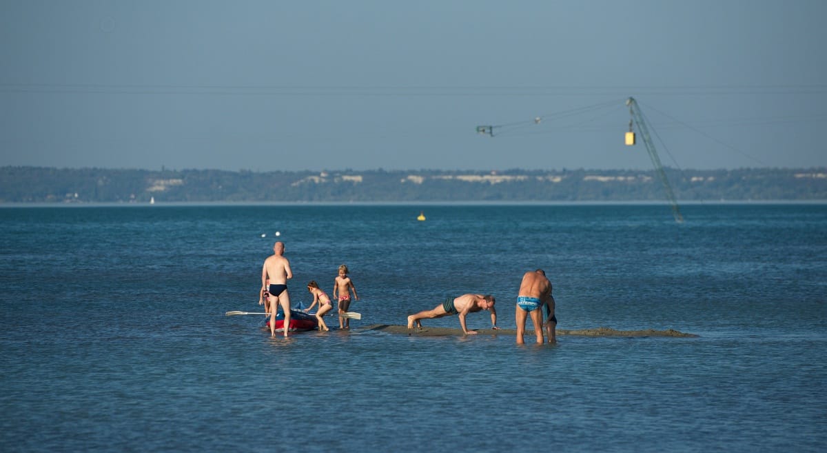 Irány a Balaton, jönnek az akciók