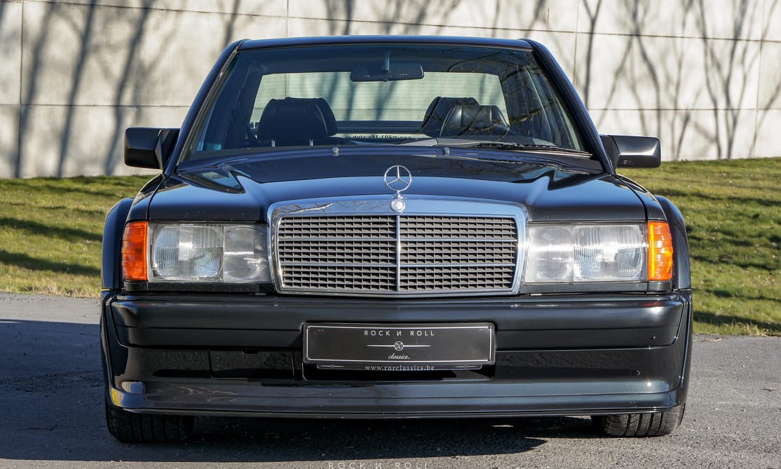 Nem véletlenül szuperdrága ez a szolidnak tűnő 31 éves Mercedes