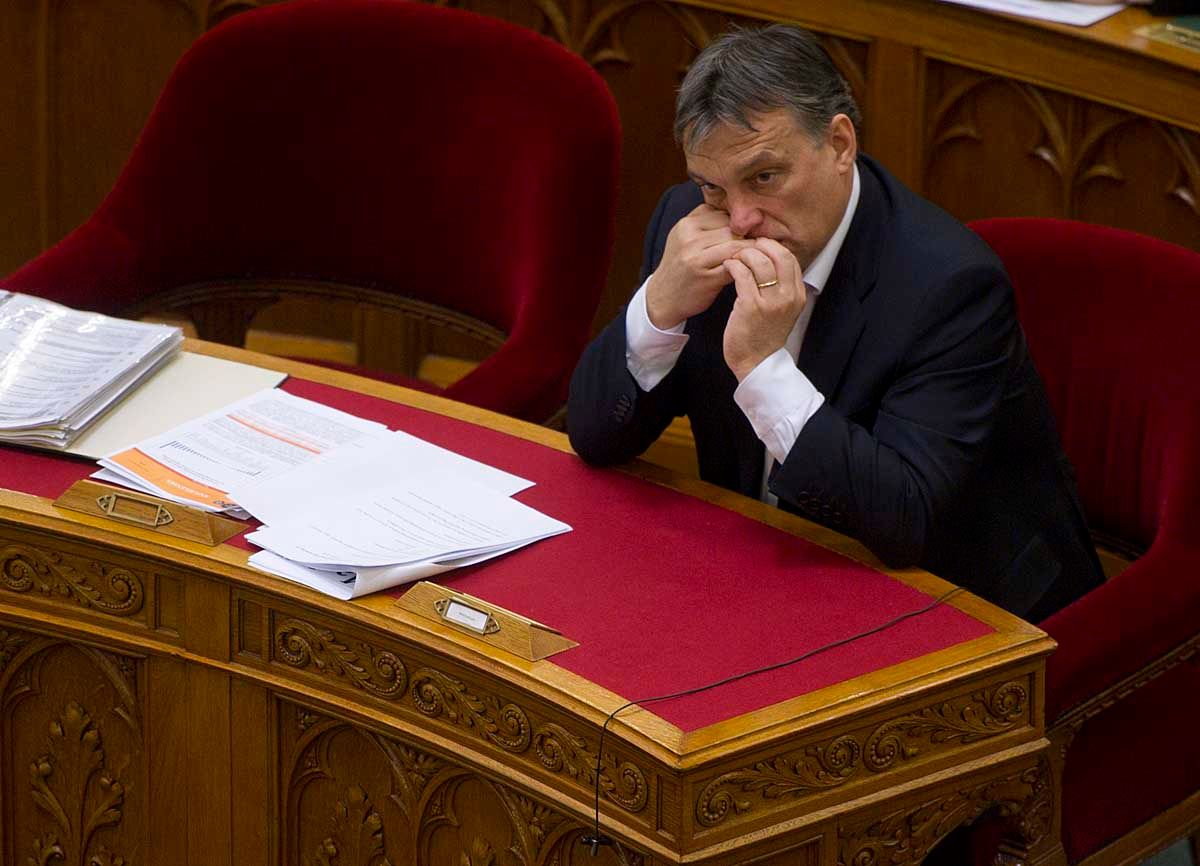 Orbán meghazudtolta a kormányszóvivőt