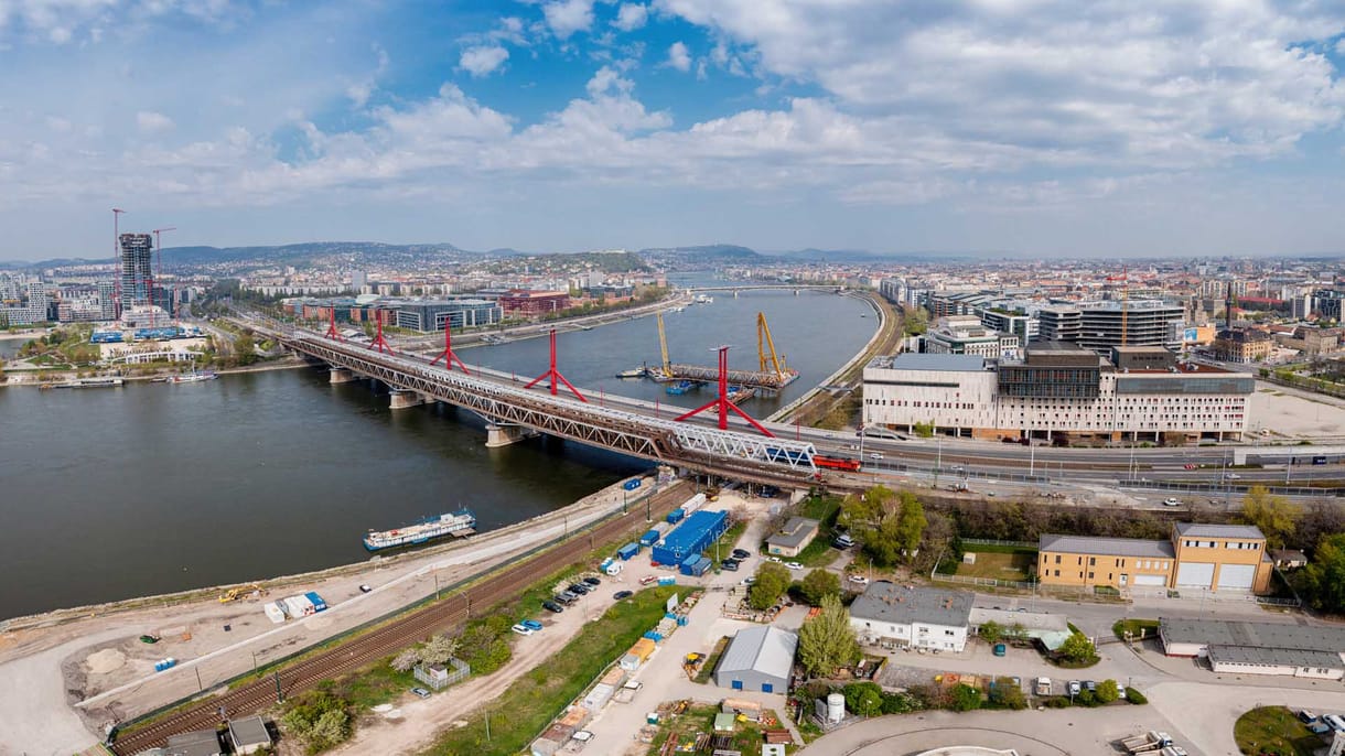 Mészáros ezt is behúzta: soha akkora előleget nem fizetett az állam egy beruházásra, mint amekkorát az ő cége kapott