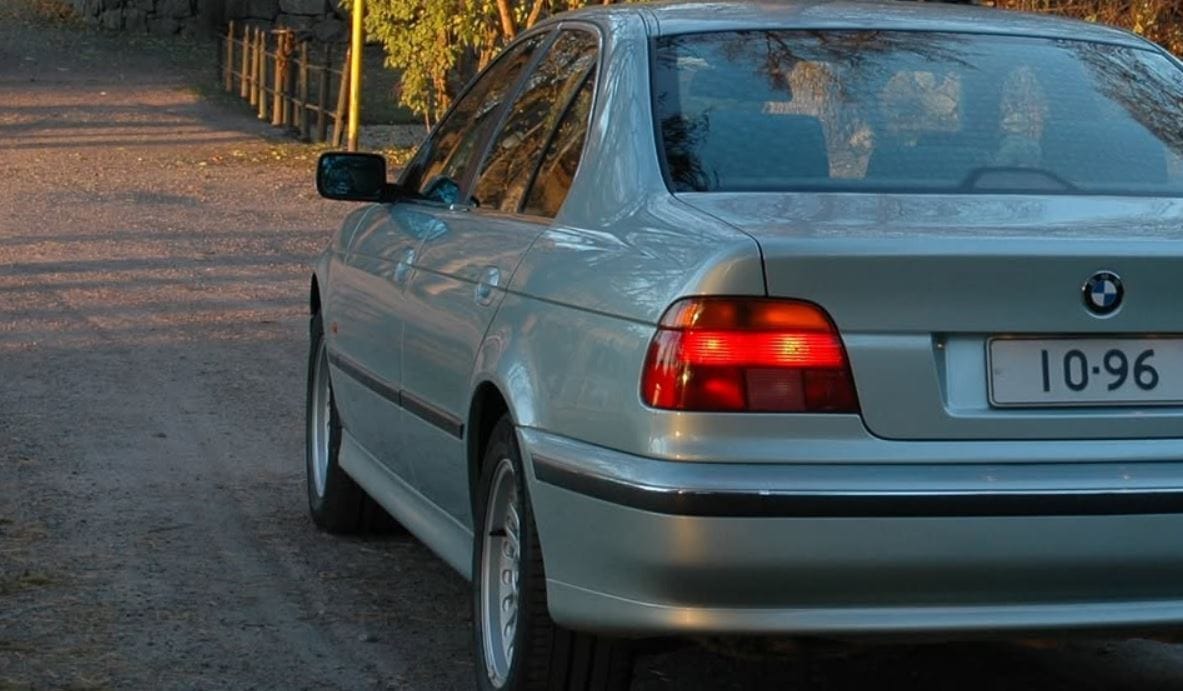 Ez a BMW cáfolja a sztereotípiákat: egymillió kilométernél jár eredeti váltóval, motorral