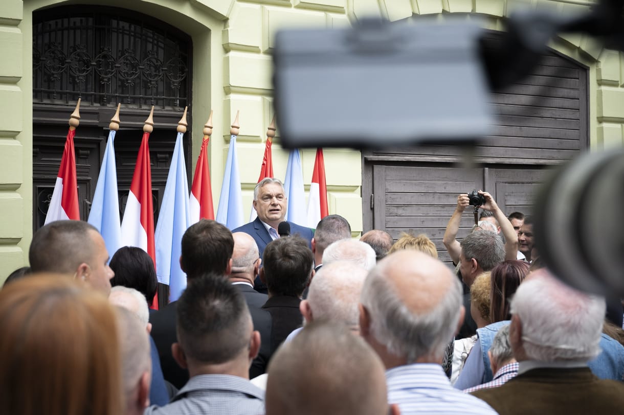 A hazai politikai hergelés beláthatatlan veszélyeire is figyelmeztet a Robert Fico elleni merénylet