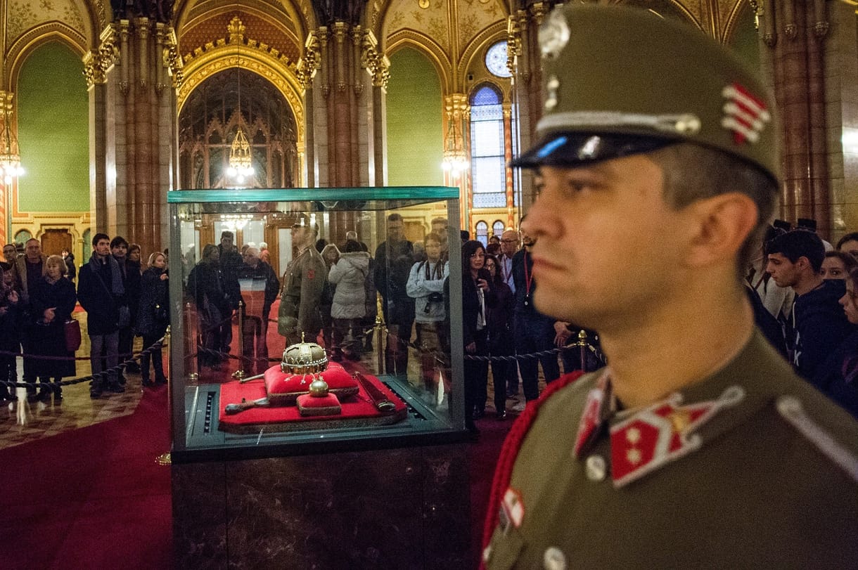 Negyven éve tért haza a Szent Korona