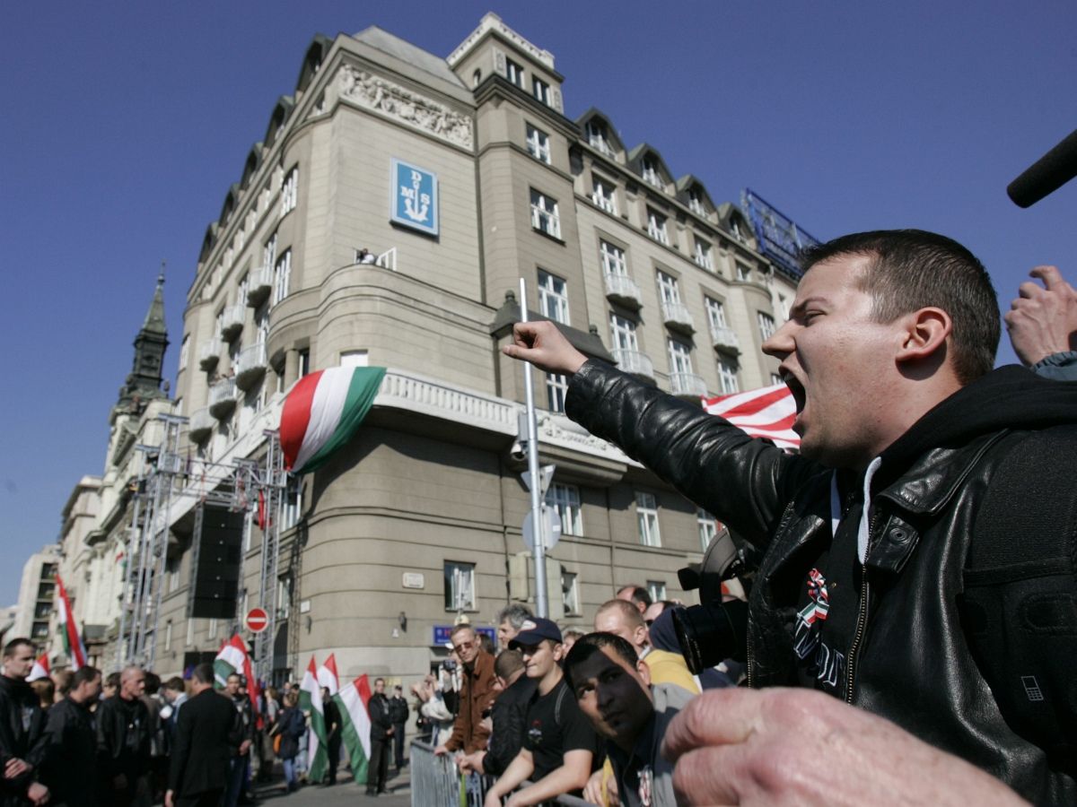 Aki megálmodta a határzárat, de most egy terepjáróra gyűjt