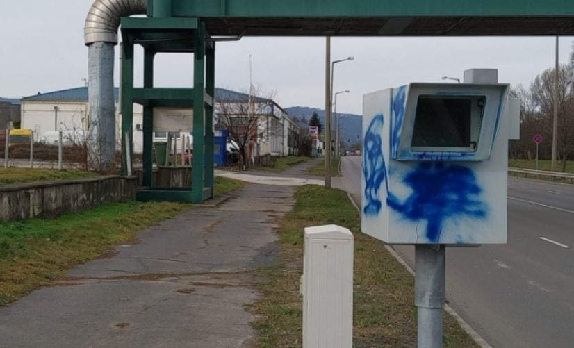 Valakinek nem tetszett Miskolcon, hogy kihelyeztek egy trafibox dobozt