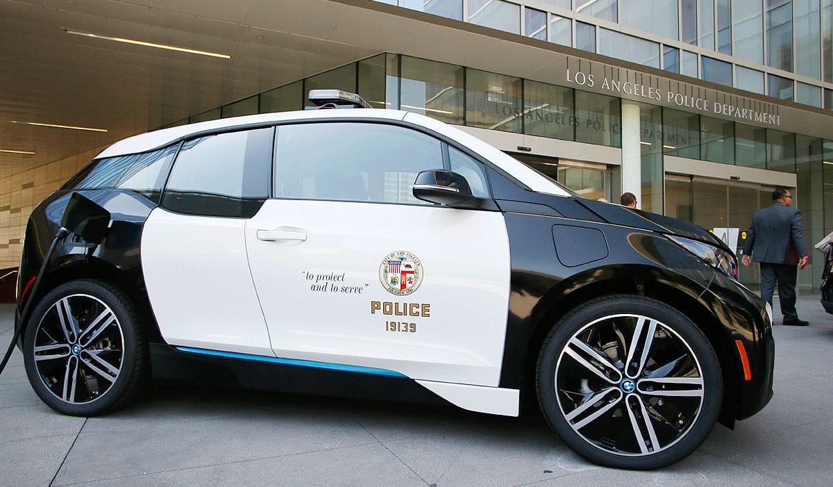 Ez lesz a jövő: 100 darab elektromos BMW üldözi a bűnt Los Angelesben