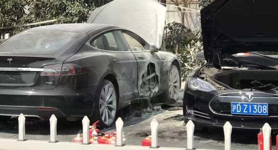 Saját gyorstöltőjénél gyulladt ki egy Tesla – mit lehet ilyenkor egyáltalán csinálni?