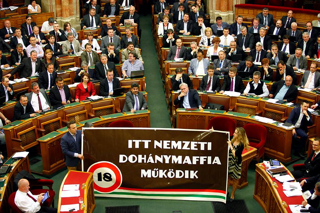 Megzavarták a trafikokról szóló parlamenti szavazást - fotó