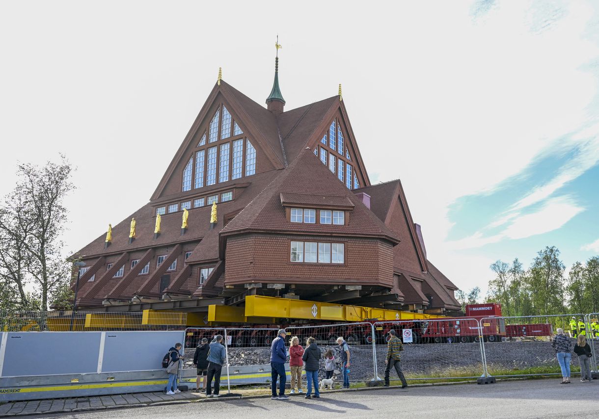 Trélerre raknak és átköltöztetnek egy komplett templomot Svédországban – videó