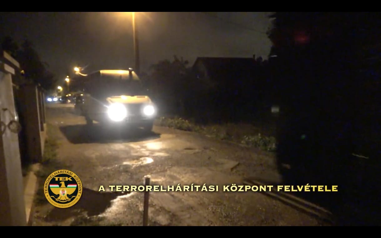 80 fegyvere volt, és bántalmazta a nejét egy csepeli férfi, a TEK csapott le rá