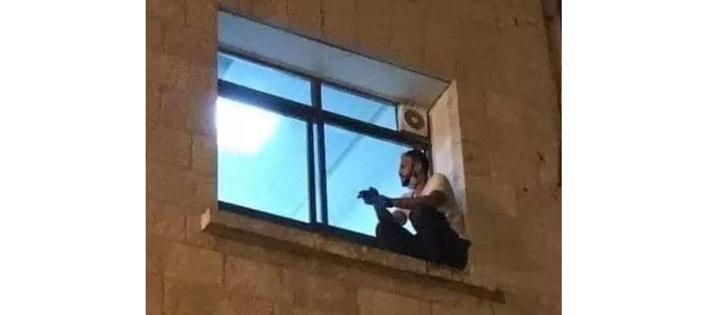Egy férfi felmászott a kórház falán, hogy az ablakon keresztül búcsúzhasson el haldokló édesanyjától