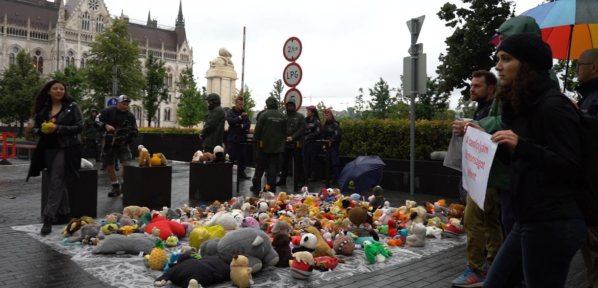 Rendőröket hívtak a plüssállatok Kossuth téri demonstrációjára