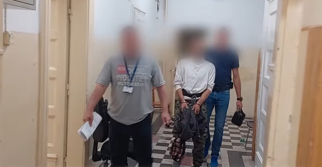 Feladta magát a férfi, aki a gyanú szerint féltékenységből rágyújtotta a házat az élettársára és annak családjára Pilisvörösváron