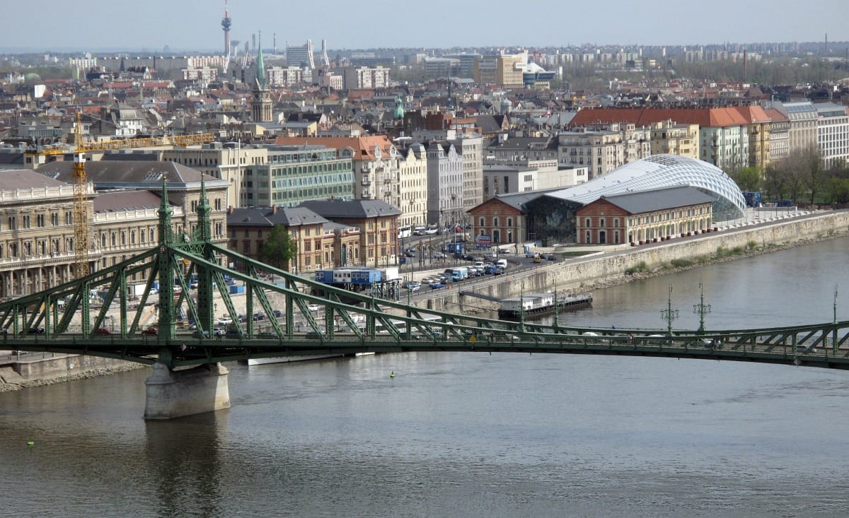 A Fővárosnak nem kell a CET épülete?