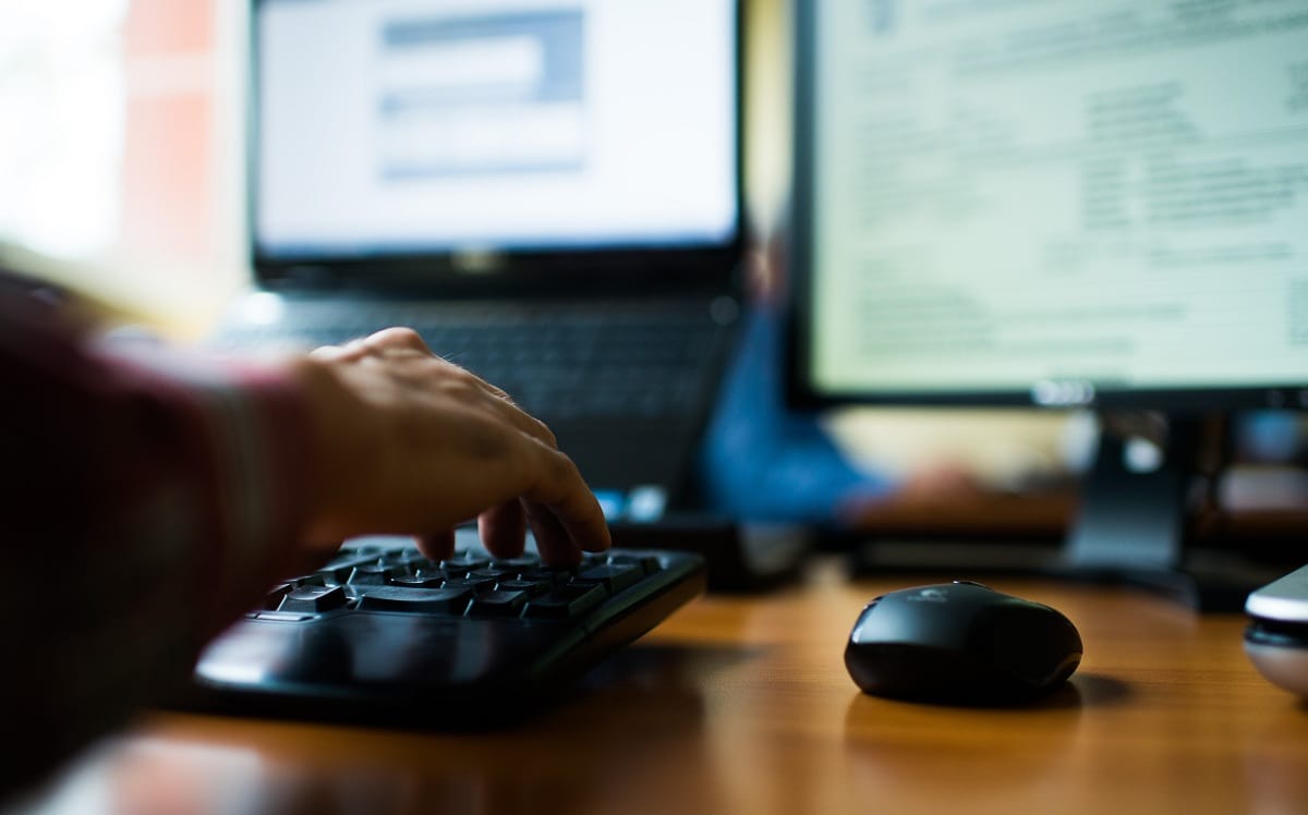 A T-Systems nem viccel, ingyenes képzéssel orvosolja az informatikushiányt
