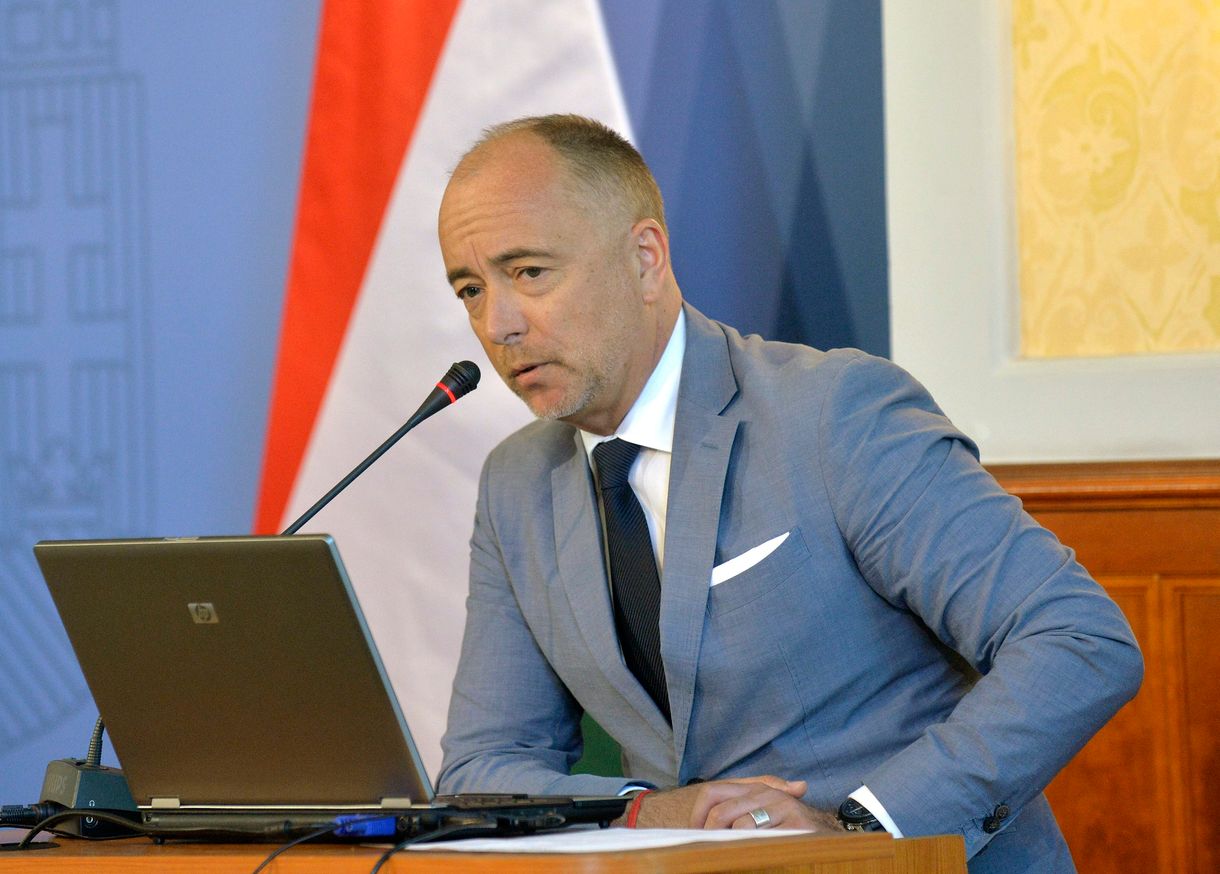 Tisztségéhez méltatlan viselkedés miatt visszahívták a bangkoki magyar nagykövetet
