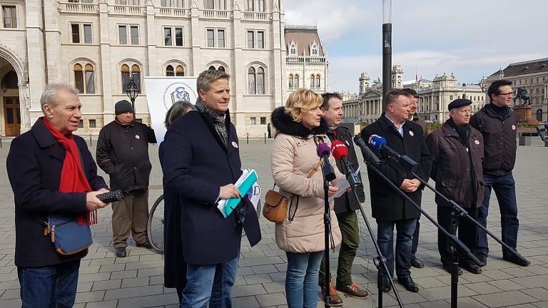 Akciók országszerte – folytatódik a köztisztviselői sztrájk
