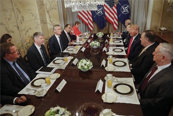 Nekiment Trump Németországnak a NATO-csúcs előtt