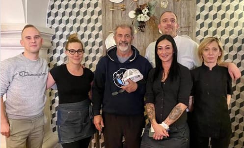 Mel Gibson szerdán beugrott a veszprémi Fricska étterembe