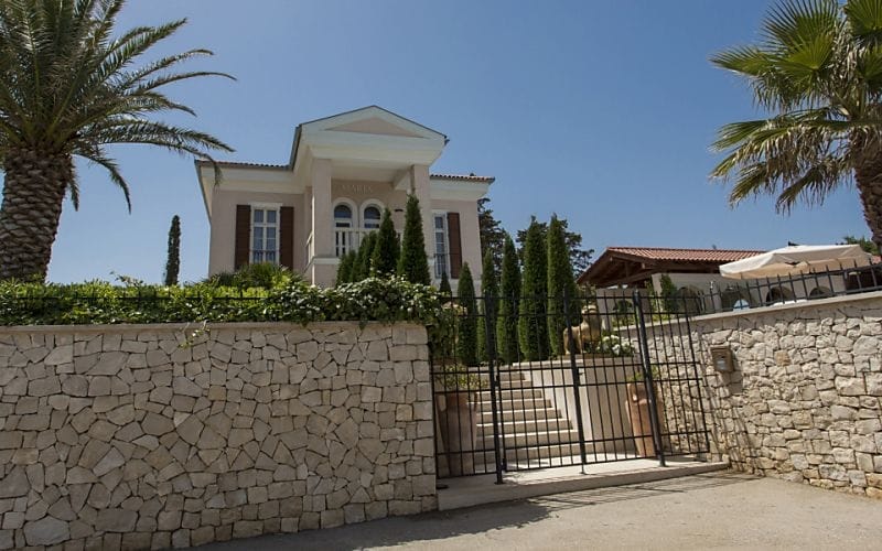 És akkor Mészáros Lőrinc lenézett az Adriára 700 milliós nyaralójából