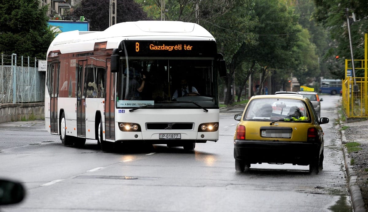 Volvo hibrid buszt tesztel a BKV
