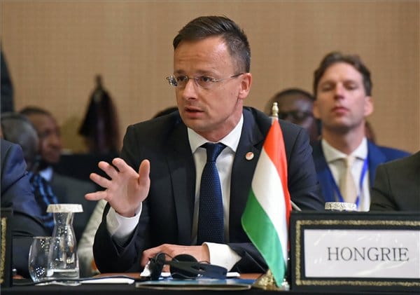 Szijjártó: Az uniós források nem jófejségből járnak a kelet-európai államoknak