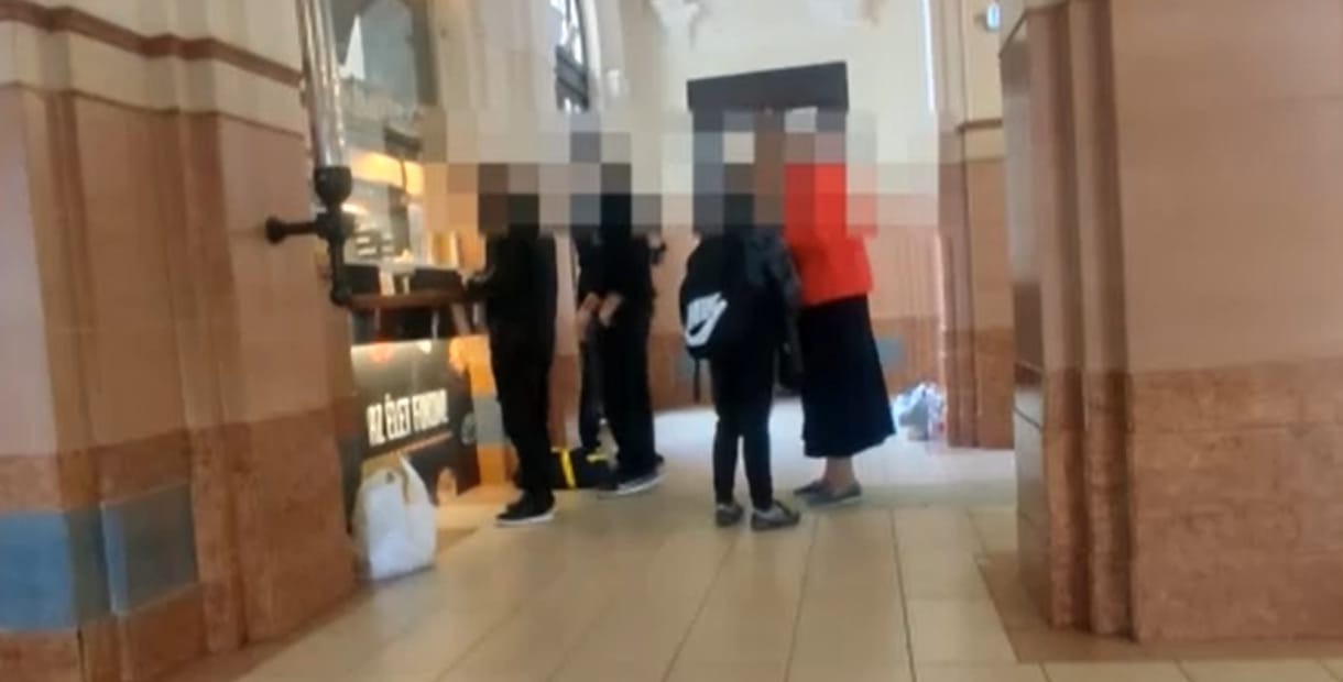 Ausztria azonnali és átfogó magyarázatot vár Magyarországtól a szabadon bocsátott embercsempészek ügyében