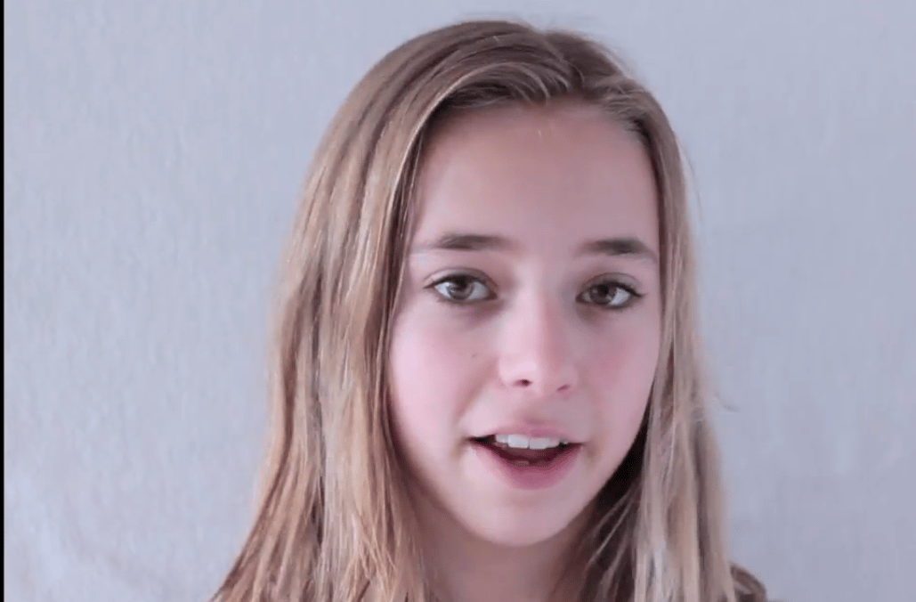 Lotte négy perc alatt válik kamaszlánnyá – videó