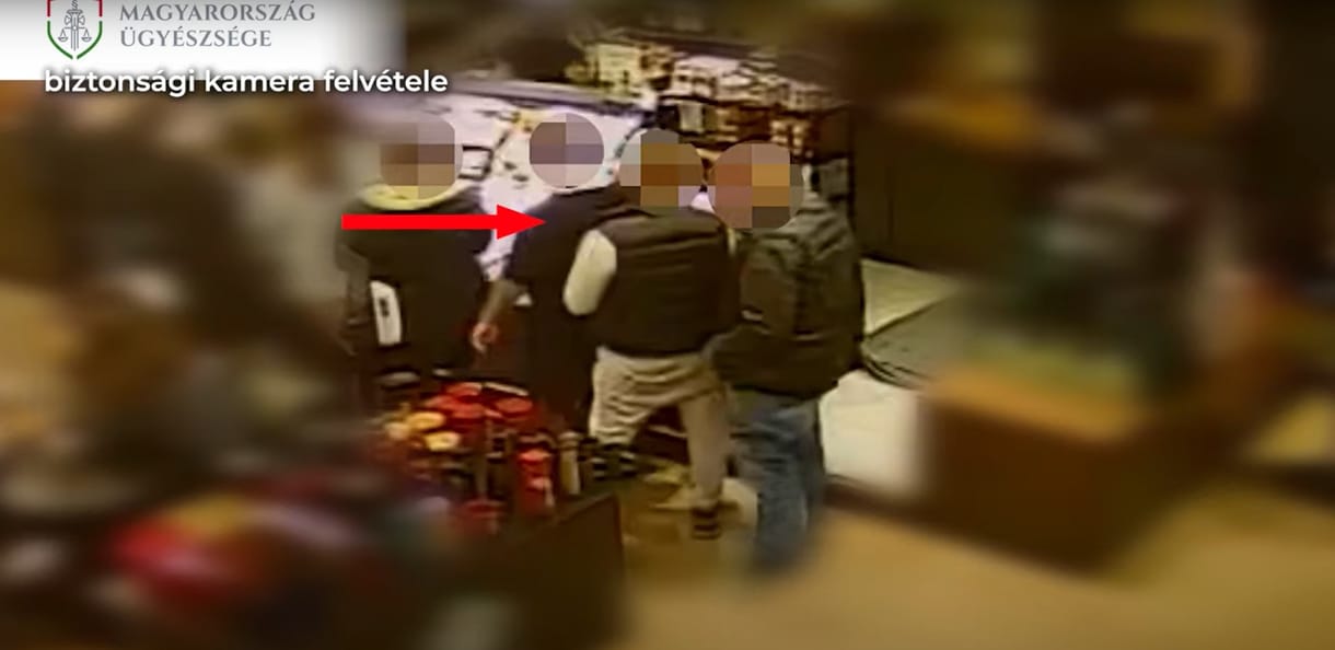 Plázákban loptak mobilokat, biztonsági kamera buktatta le a két zsebest – videó